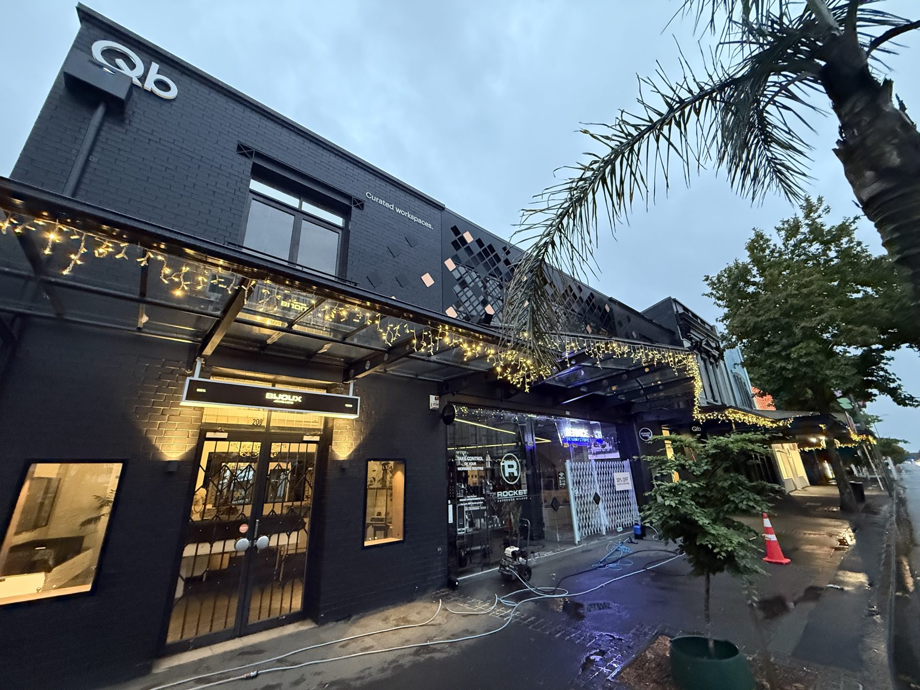 Clean shopfront glass in Auckland